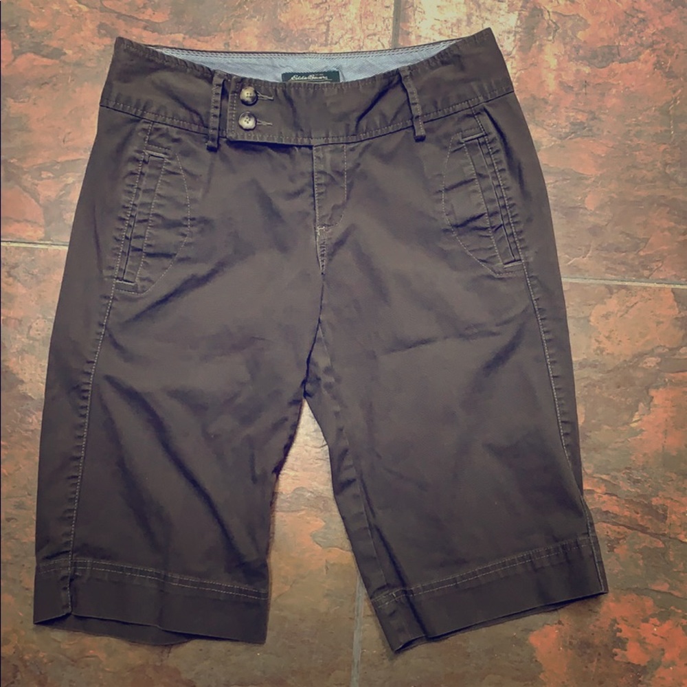 Women’s Eddie Bauer shorts size 6. Brown.